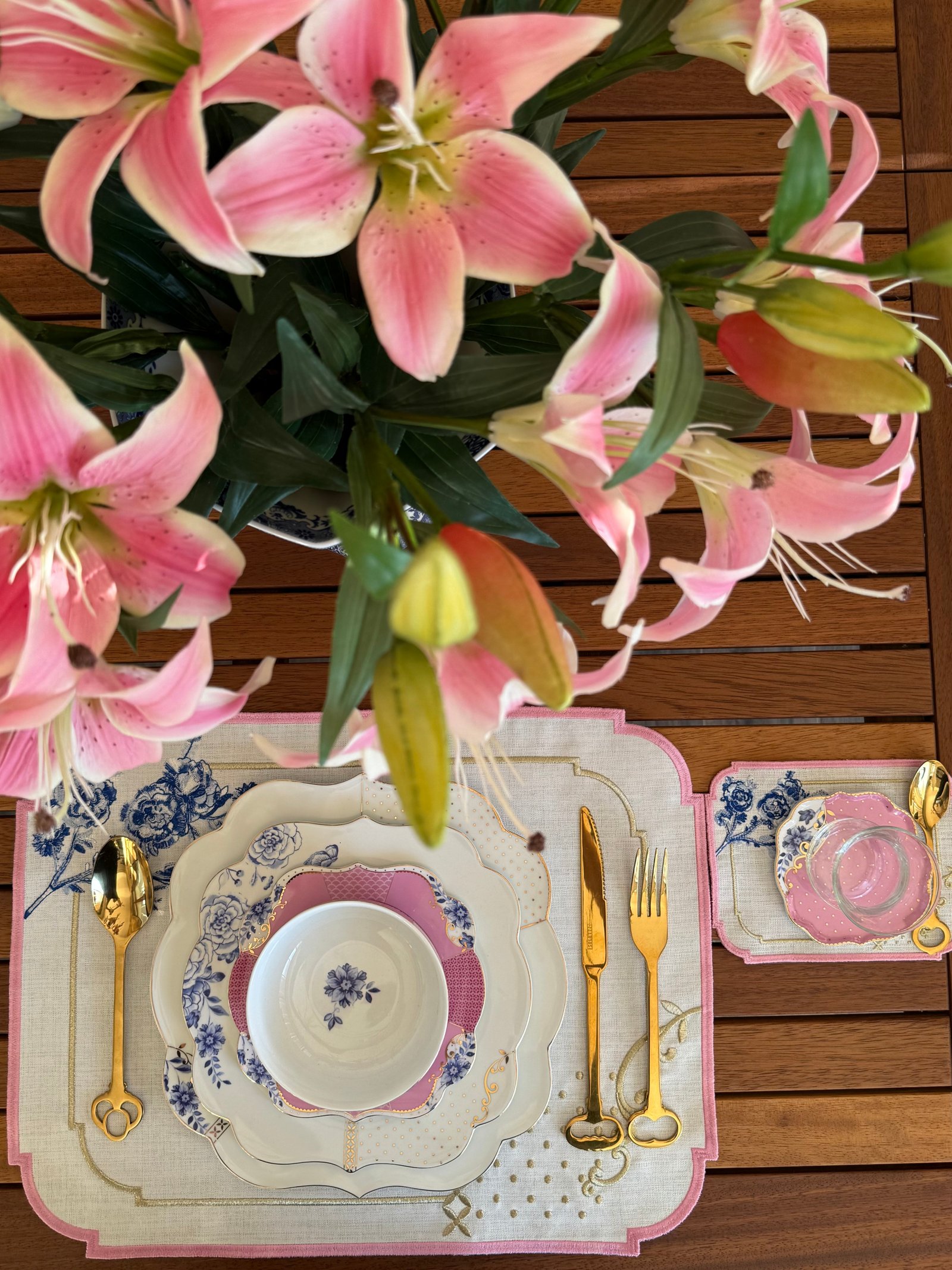 Pembe – Gold İşlemeli Lüks Amerikan Servis Seti