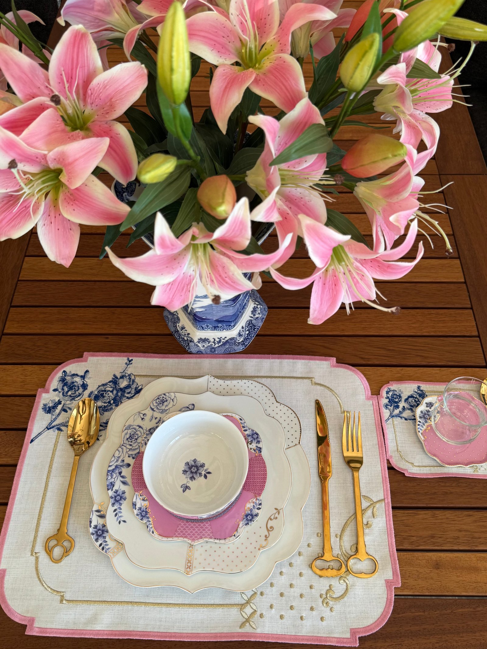 Pembe – Gold İşlemeli Lüks Amerikan Servis Seti