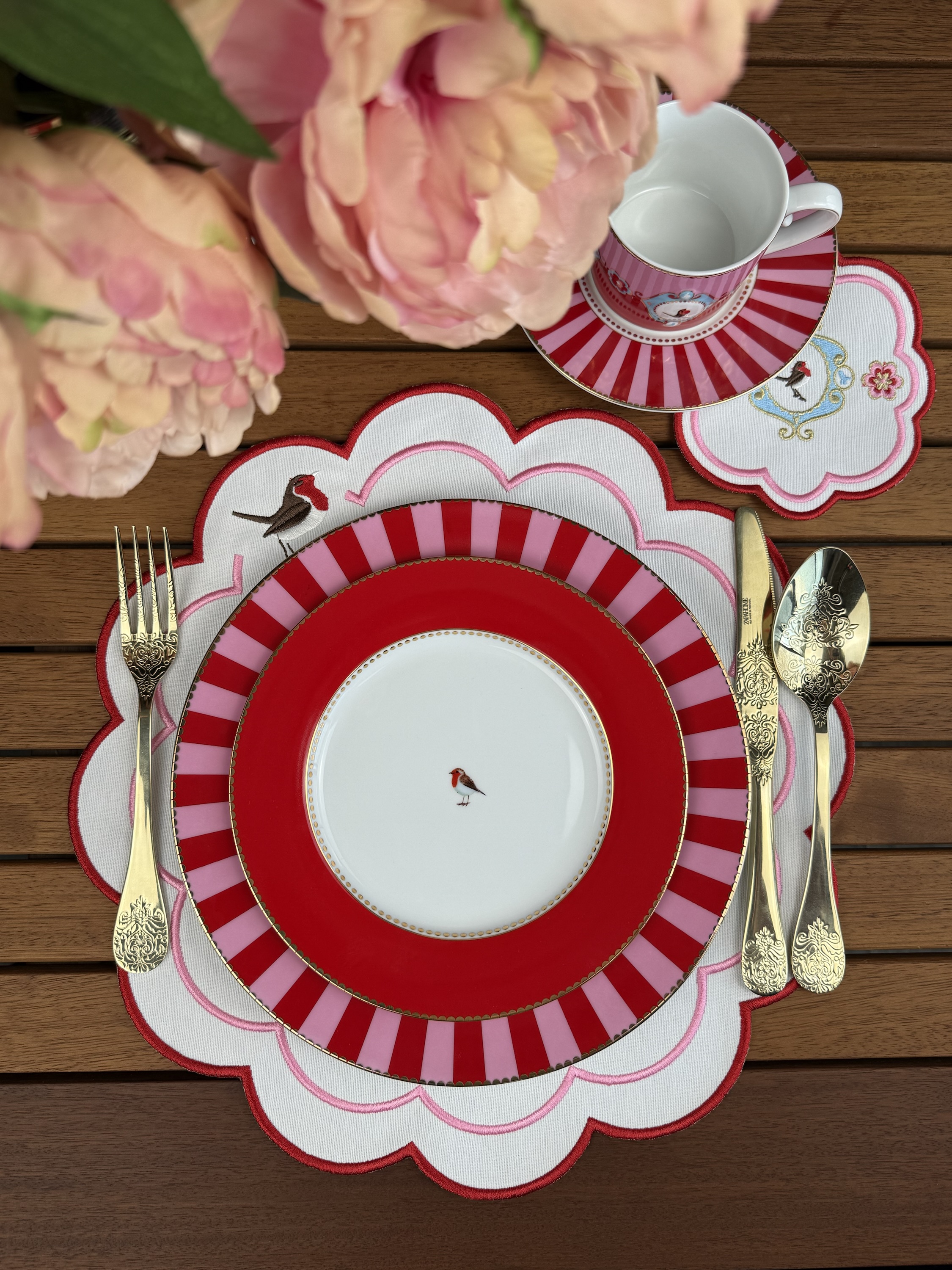 Kırmızı Flora Amerikan Servis