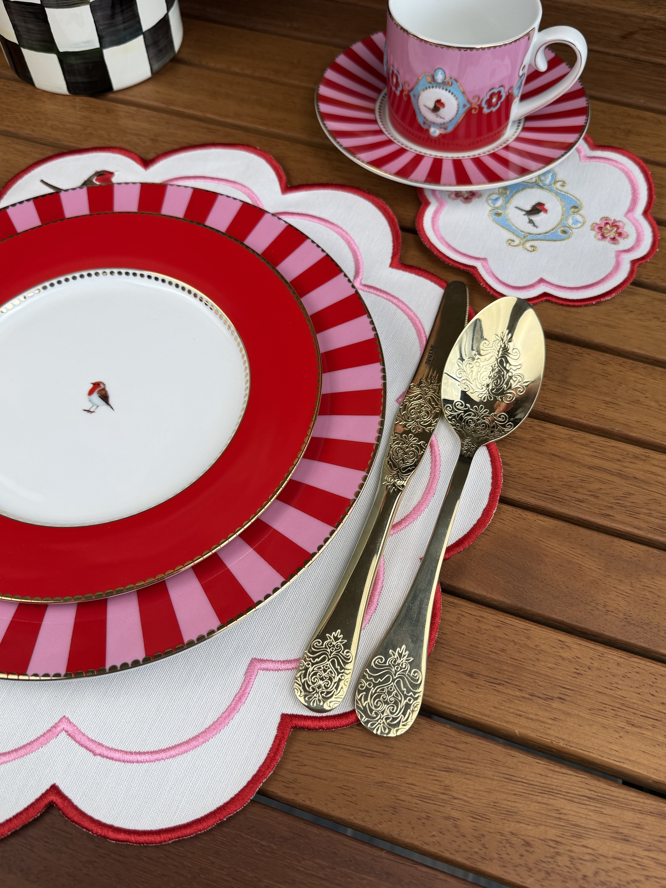 Kırmızı Flora Amerikan Servis