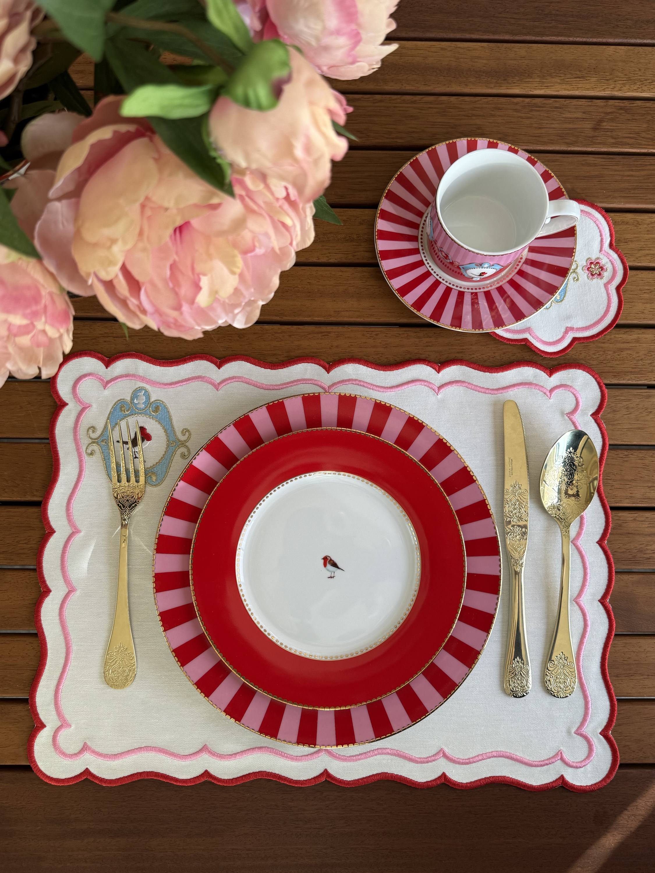 Kırmızı Verona Amerikan Servis