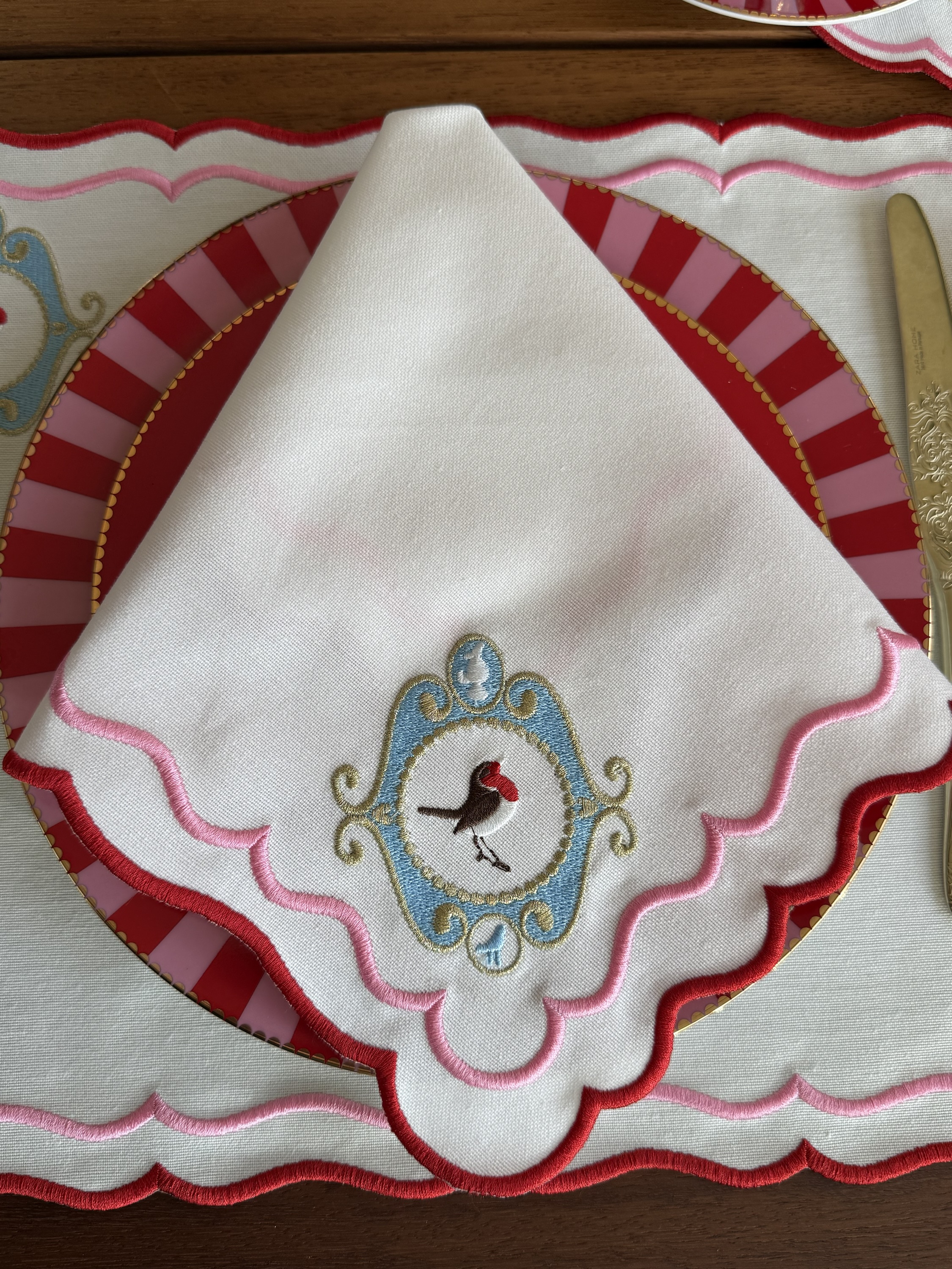 Kırmızı Verona Amerikan Servis