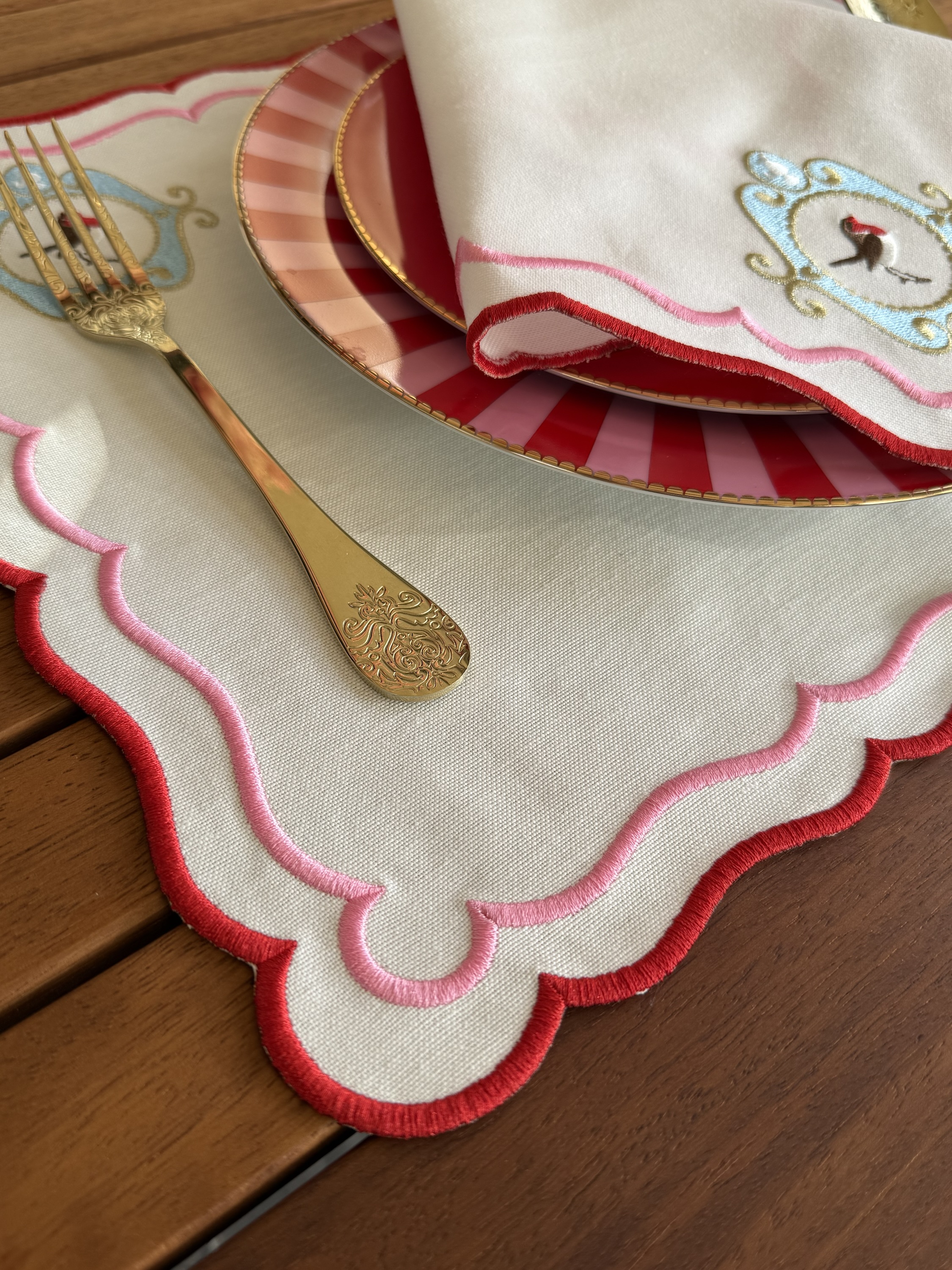 Kırmızı Verona Amerikan Servis