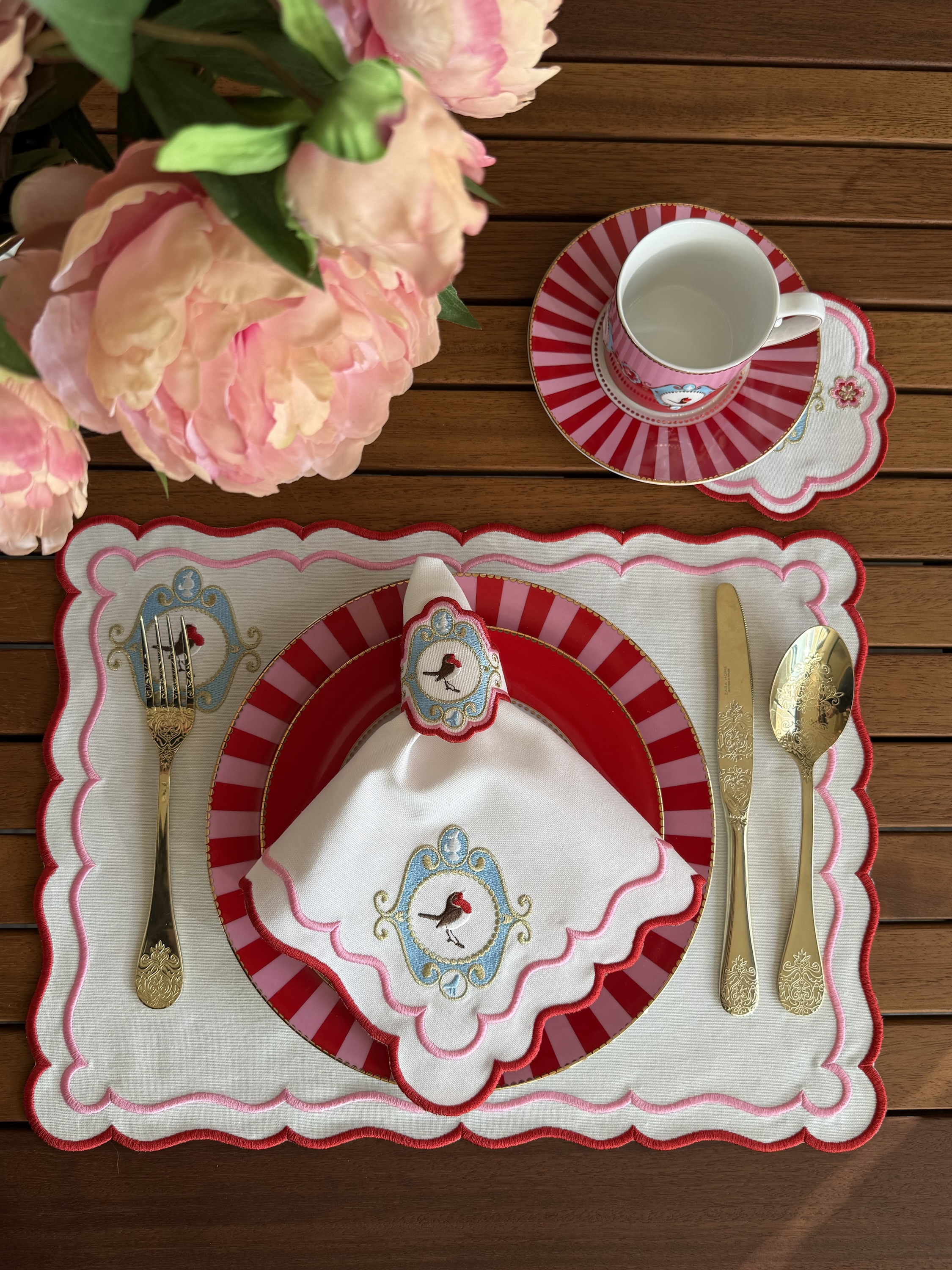 Kırmızı Verona Amerikan Servis