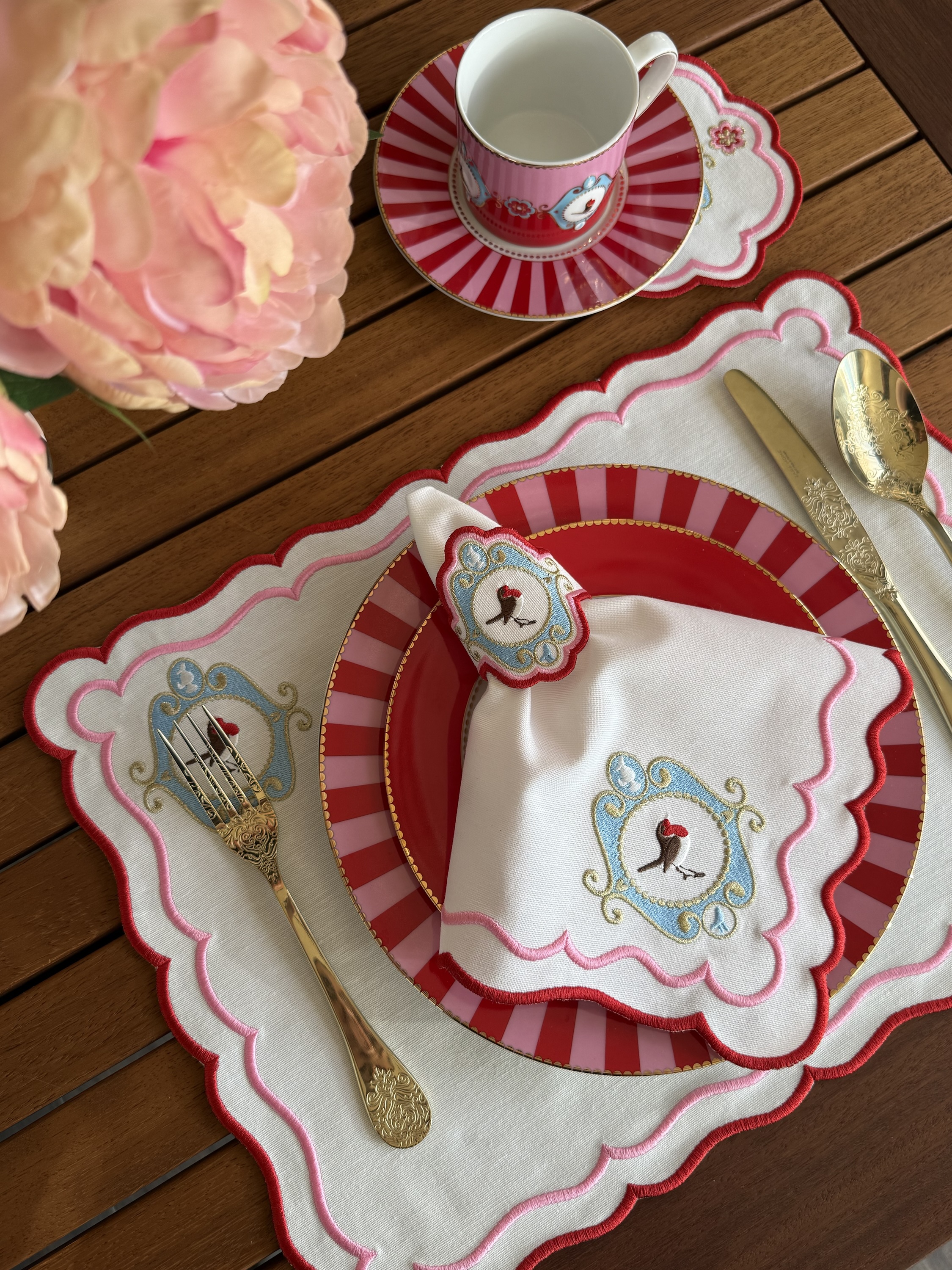 Kırmızı Verona Amerikan Servis