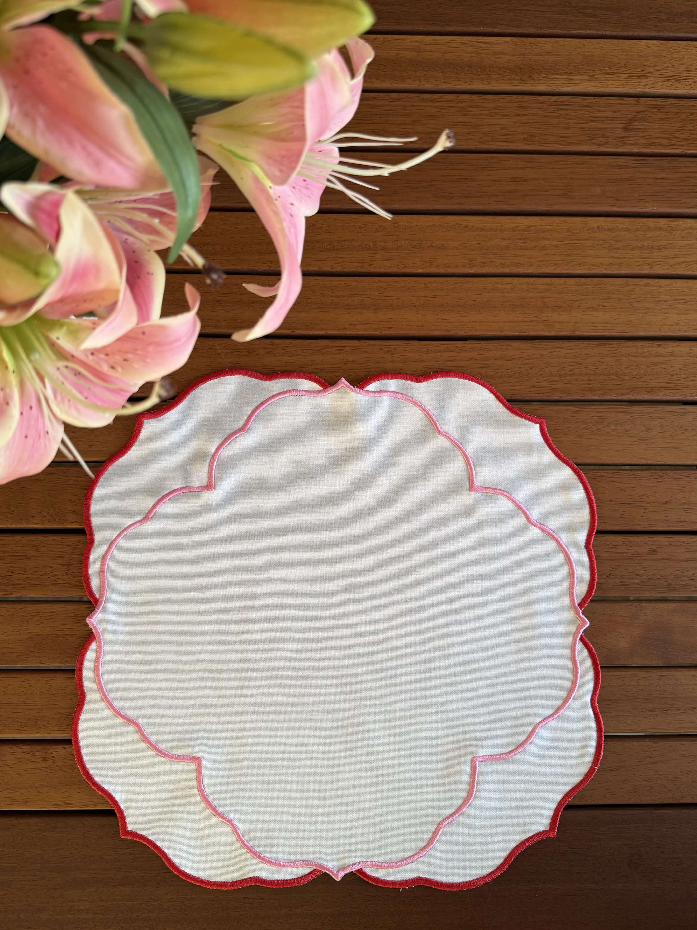 Kırmızı İnora Amerikan Servis