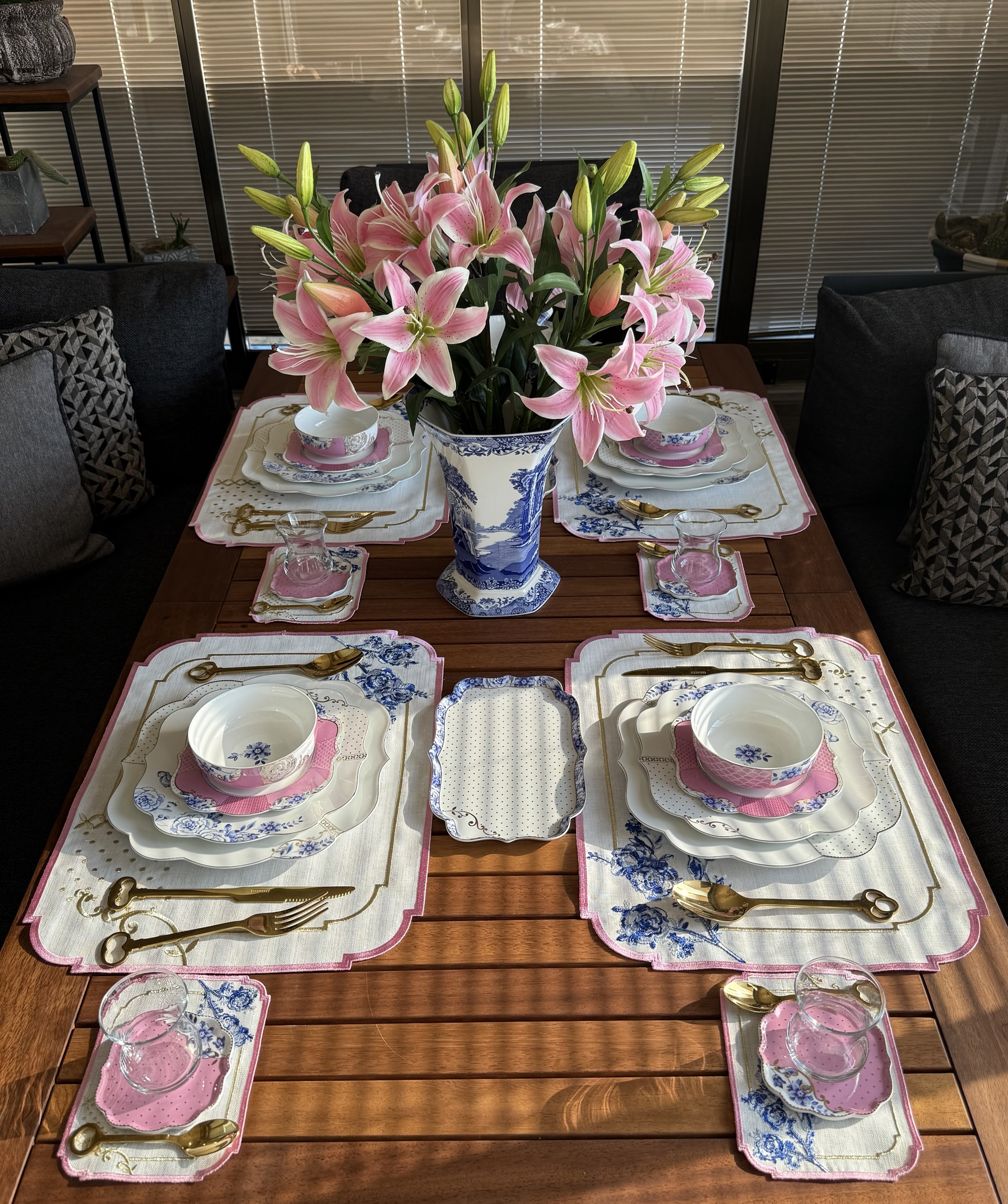 Royal Pinked Amerikan servis