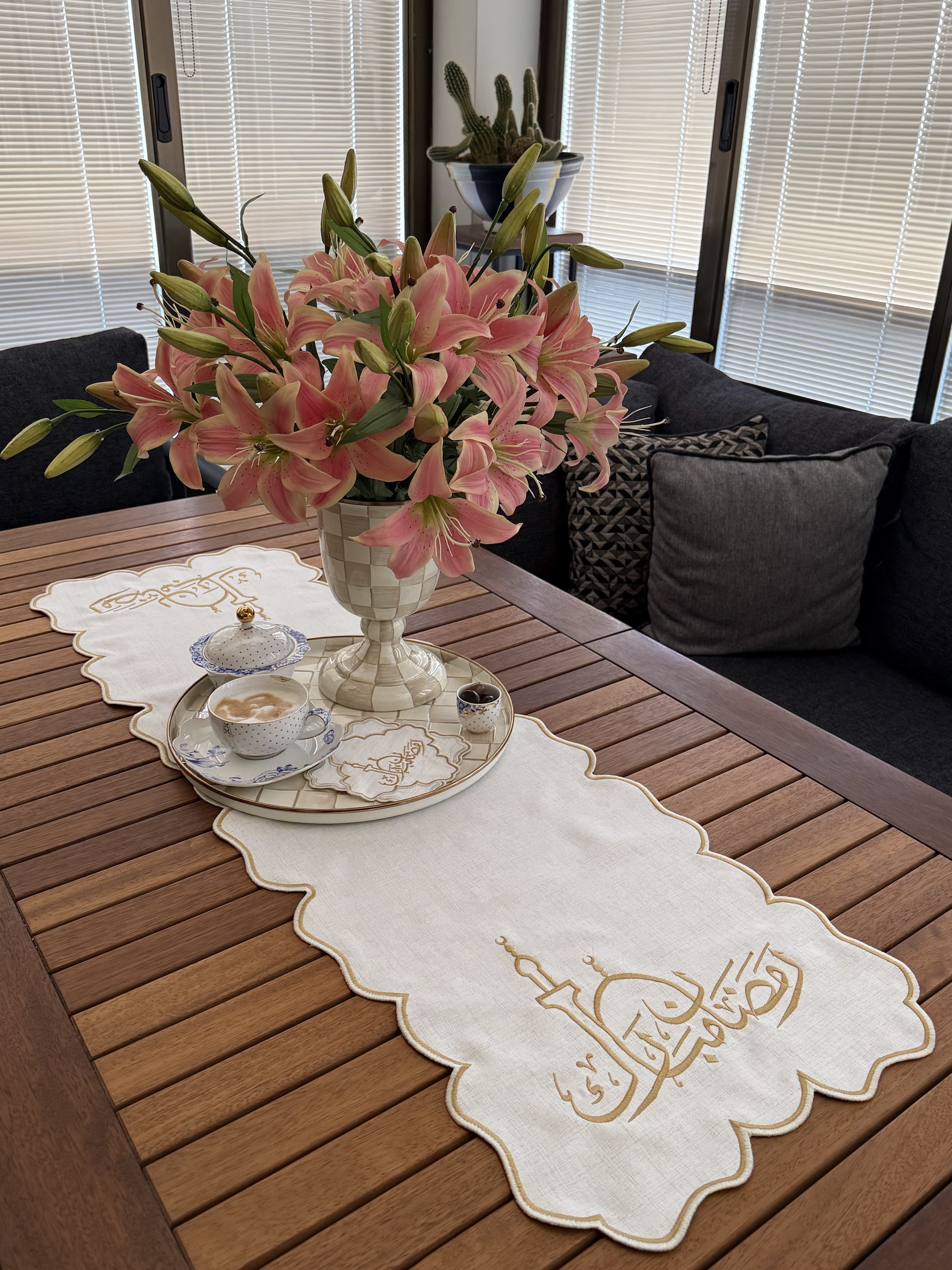 Roial Essence Runner