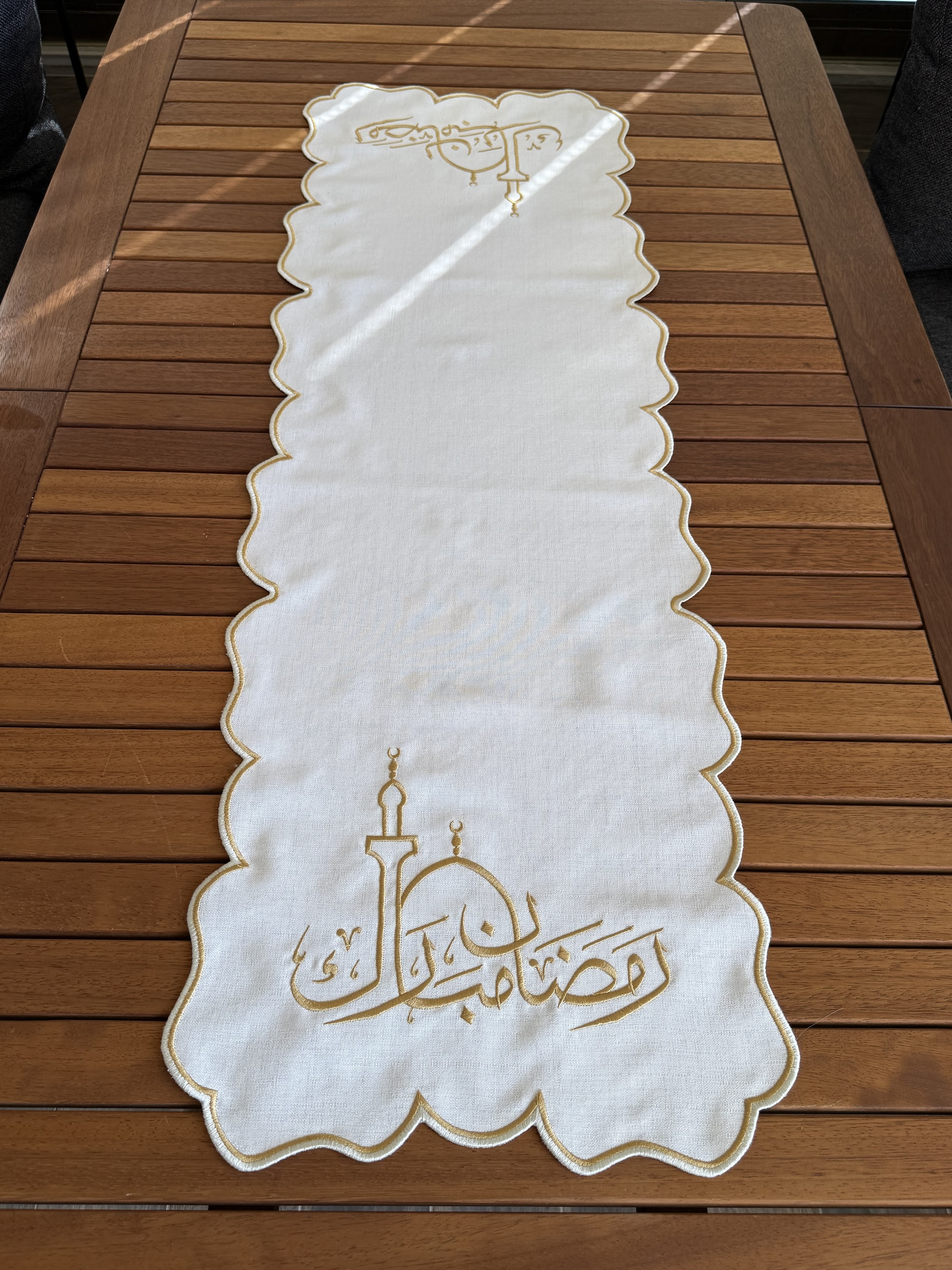 Roial Essence Runner